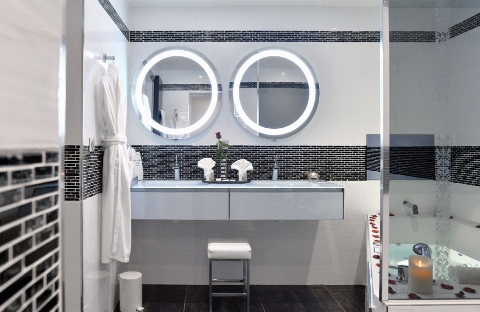 Suite, Garden View | Premium bedding, minibar, in-room safe, desk