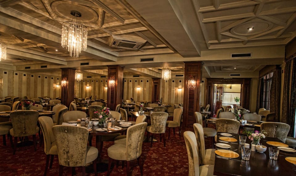 2 restaurants; breakfast, dinner, and brunch served