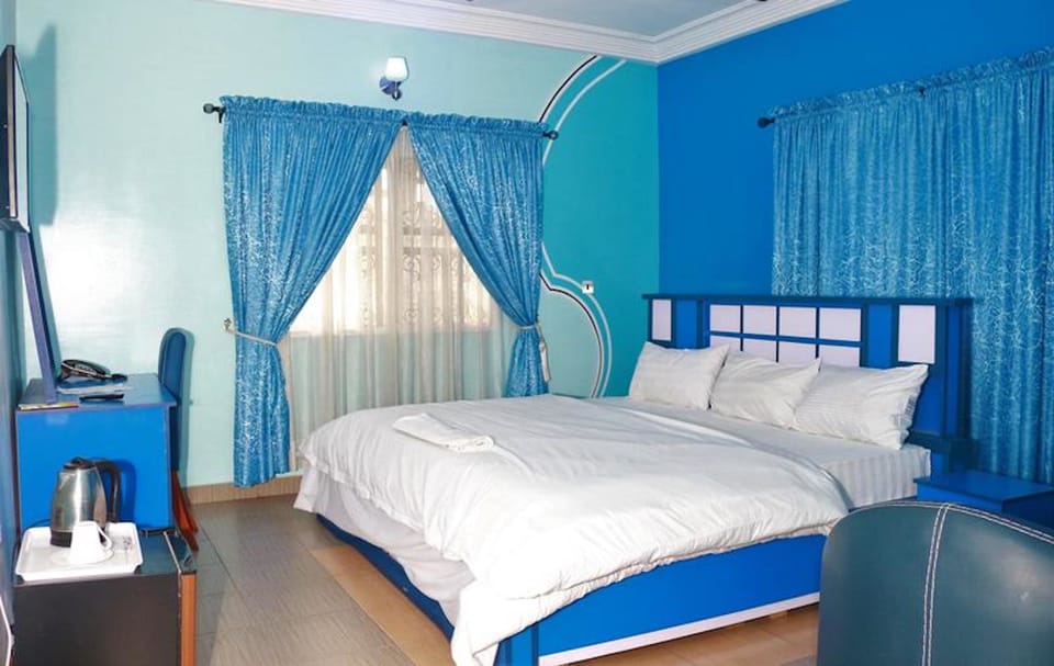 Executive Double Room | In-room safe, desk, free WiFi, bed sheets