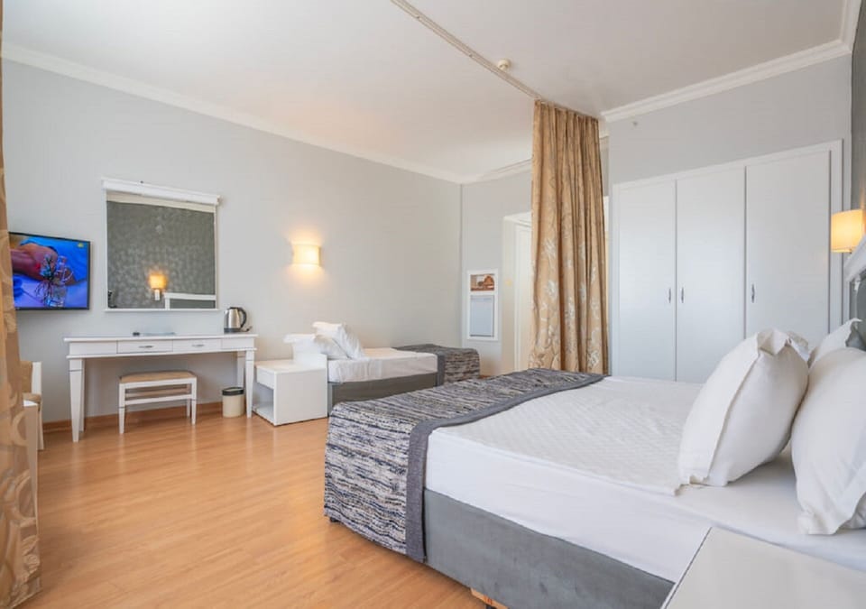 Minibar, in-room safe, free WiFi, bed sheets