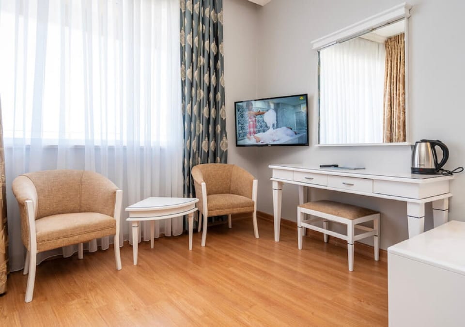 Minibar, in-room safe, free WiFi, bed sheets