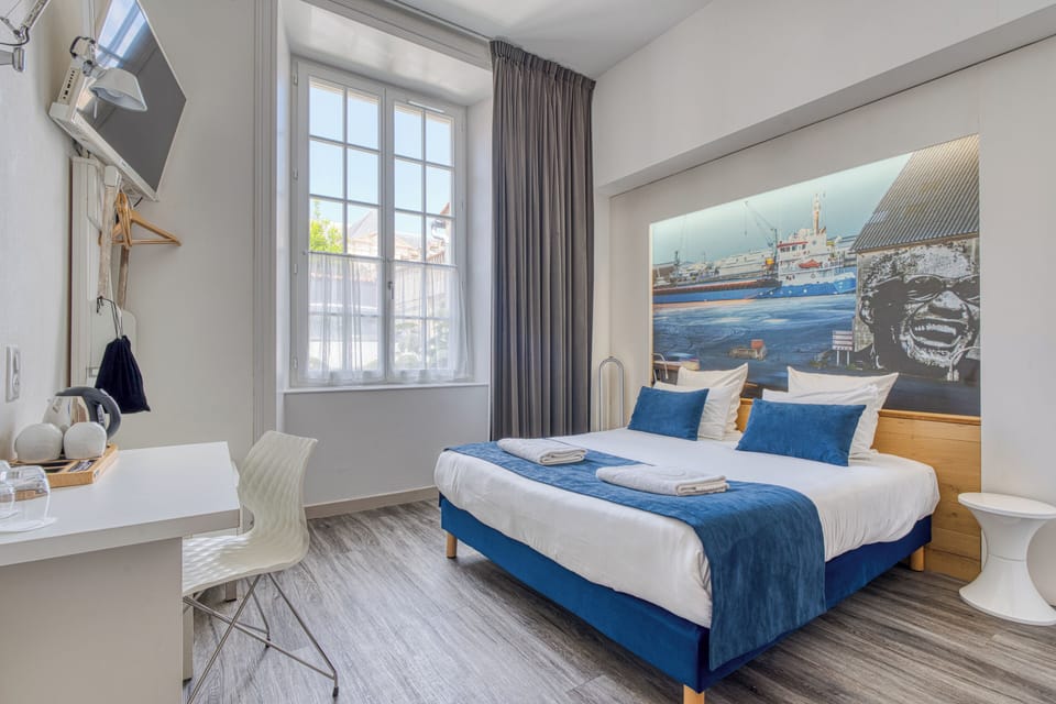 Superior Double Room, Accessible | Premium bedding, in-room safe, individually decorated