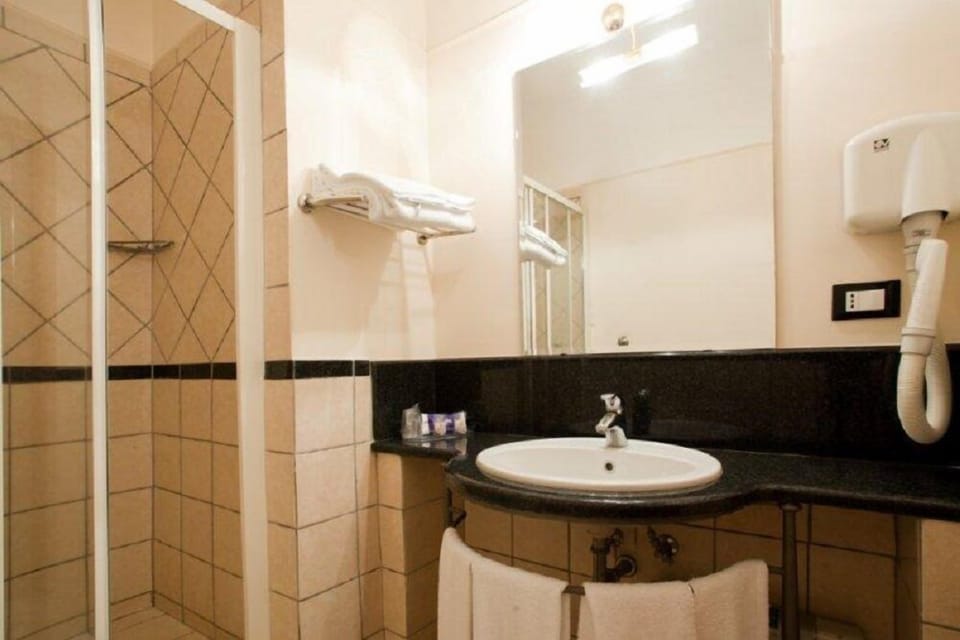Shower, free toiletries, hair dryer, bidet