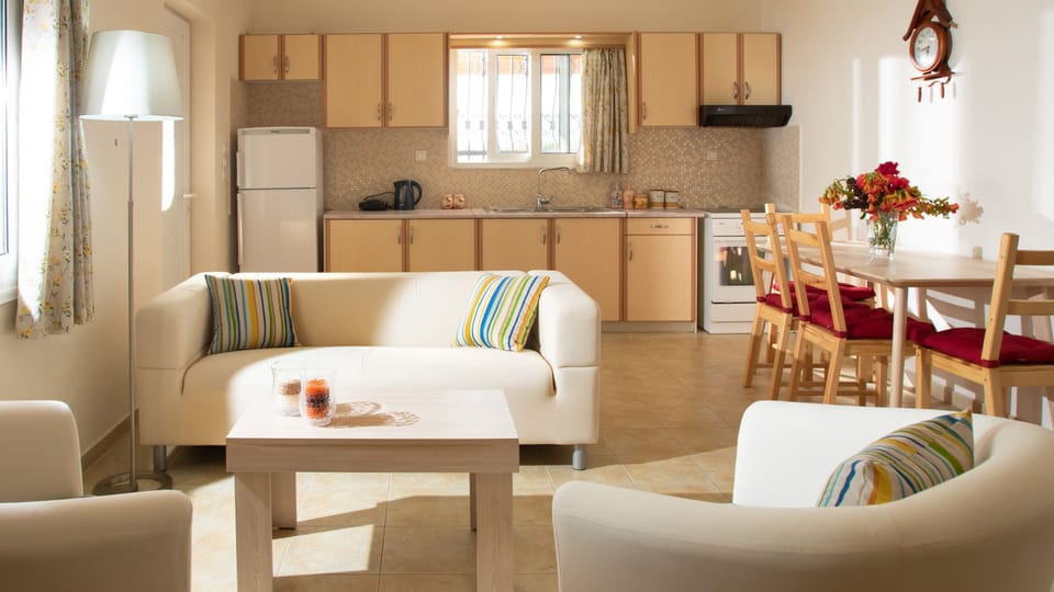 Villa, 3 Bedrooms, Mountain View | Living room | 32-inch flat-screen TV with digital channels, TV