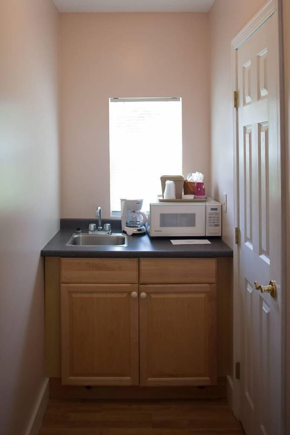 Ocean View Cottage, 1 King, Sofa Bed  | Private kitchen | Mini-fridge, microwave, coffee/tea maker