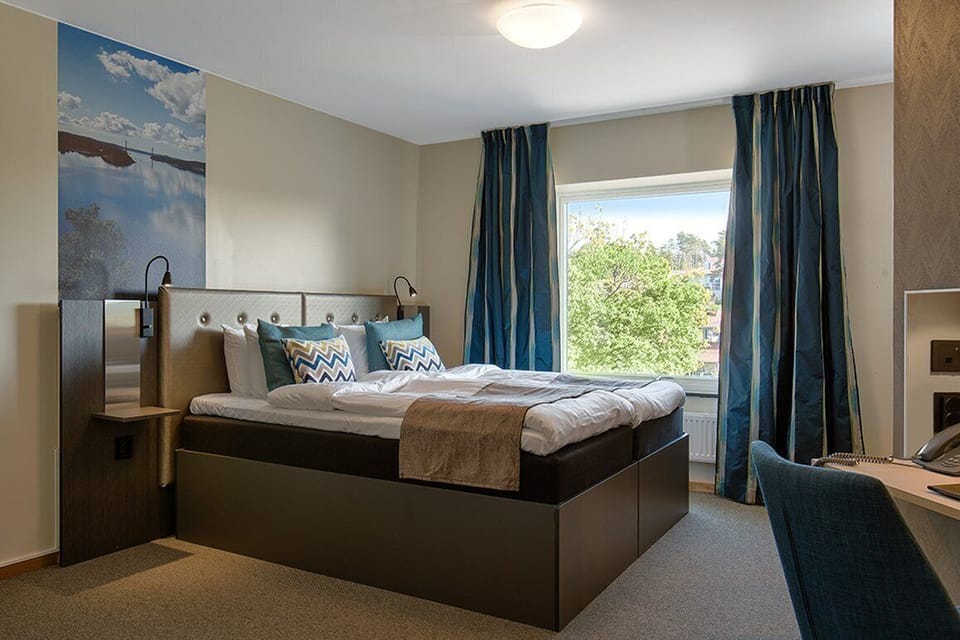 Blackout drapes, iron/ironing board, free WiFi, bed sheets