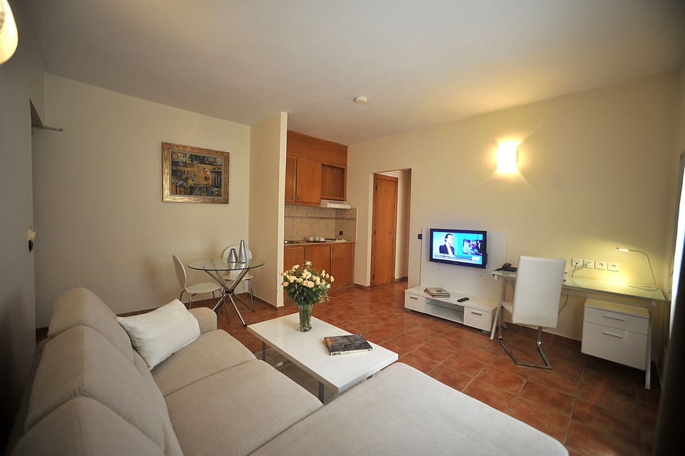 Suite | Premium bedding, in-room safe, desk, rollaway beds