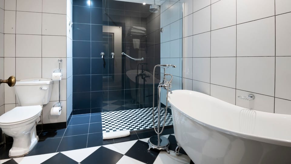 Family Room, 2 Queen Beds | Bathroom | Separate tub and shower, rainfall showerhead, free toiletries
