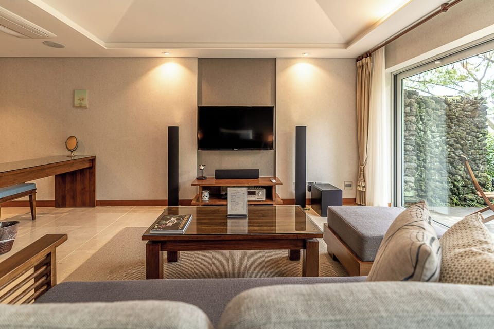 Garden Suite | Premium bedding, down comforters, free minibar items, in-room safe