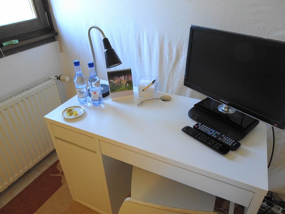 Traditional Suite, Shared Bathroom | Hypo-allergenic bedding, blackout drapes, iron/ironing board, free WiFi