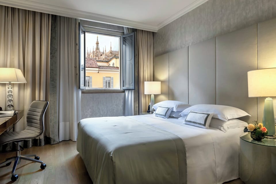 Deluxe Double Room (Duomo View) | Premium bedding, minibar, in-room safe, desk