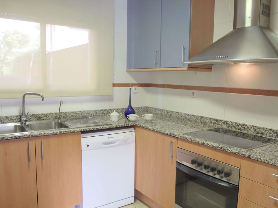Furniture, Property, Cabinetry, Comfort, Window, Building, Mirror, Wood, Bed Frame, Bed