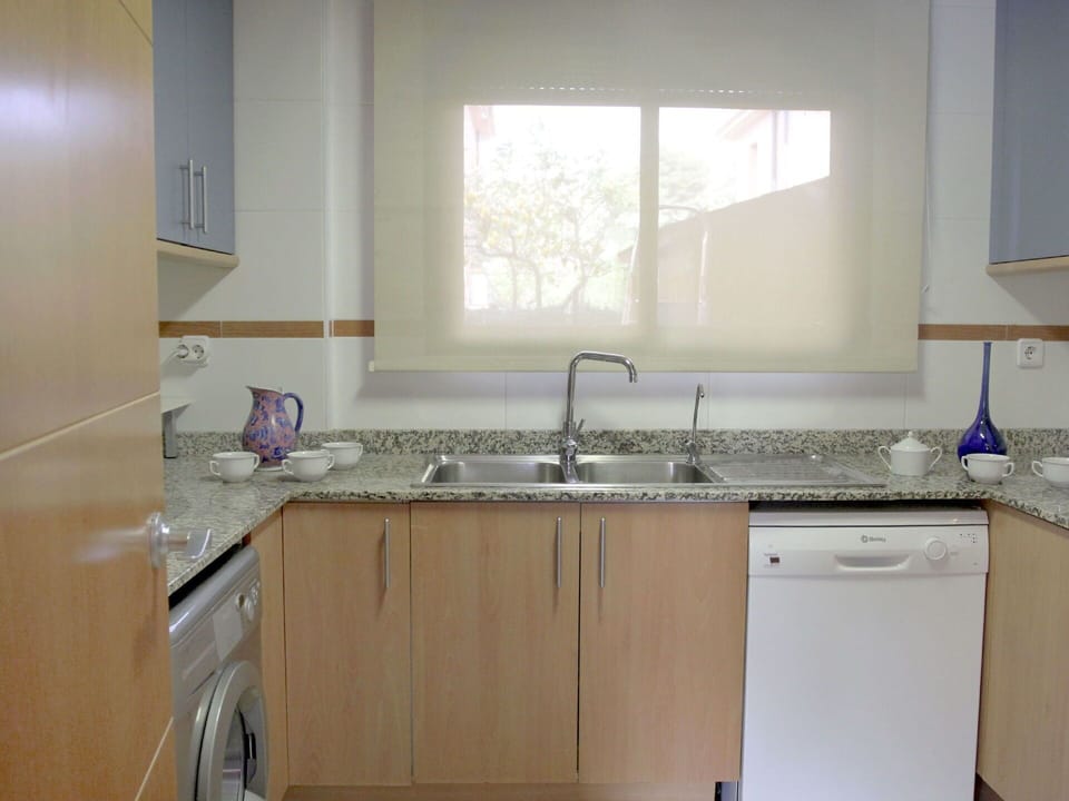 Furniture, Property, Cabinetry, Comfort, Window, Building, Mirror, Wood, Bed Frame, Bed