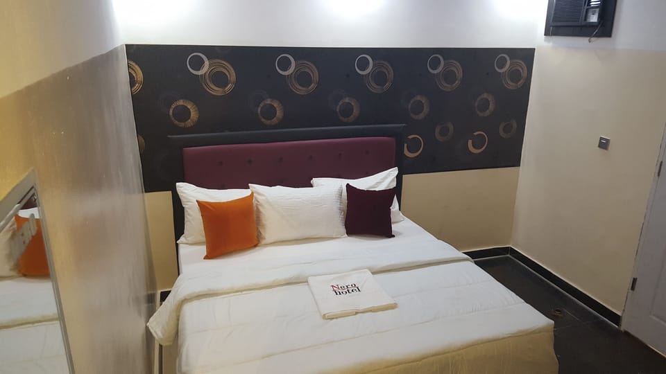 In-room safe, desk, free WiFi