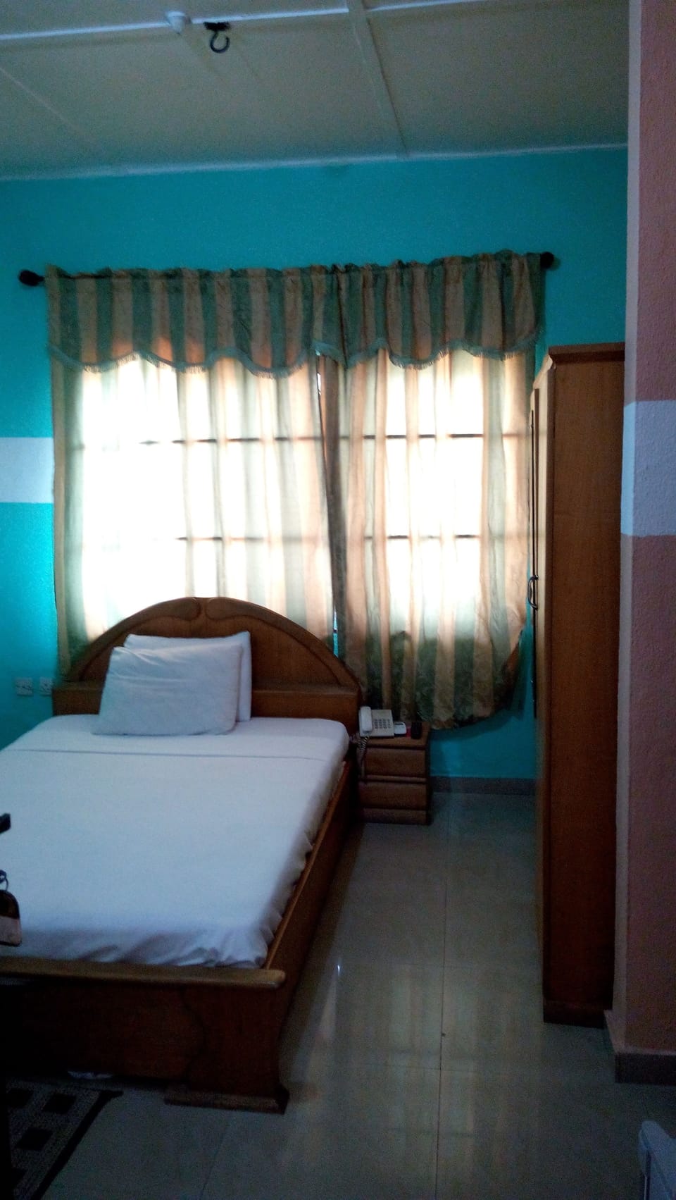 Single Room | Premium bedding, desk, WiFi (free), bed sheets