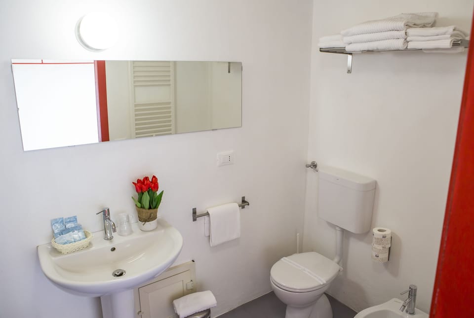 Family Quadruple Room | Bathroom | Shower, free toiletries, hair dryer, bidet
