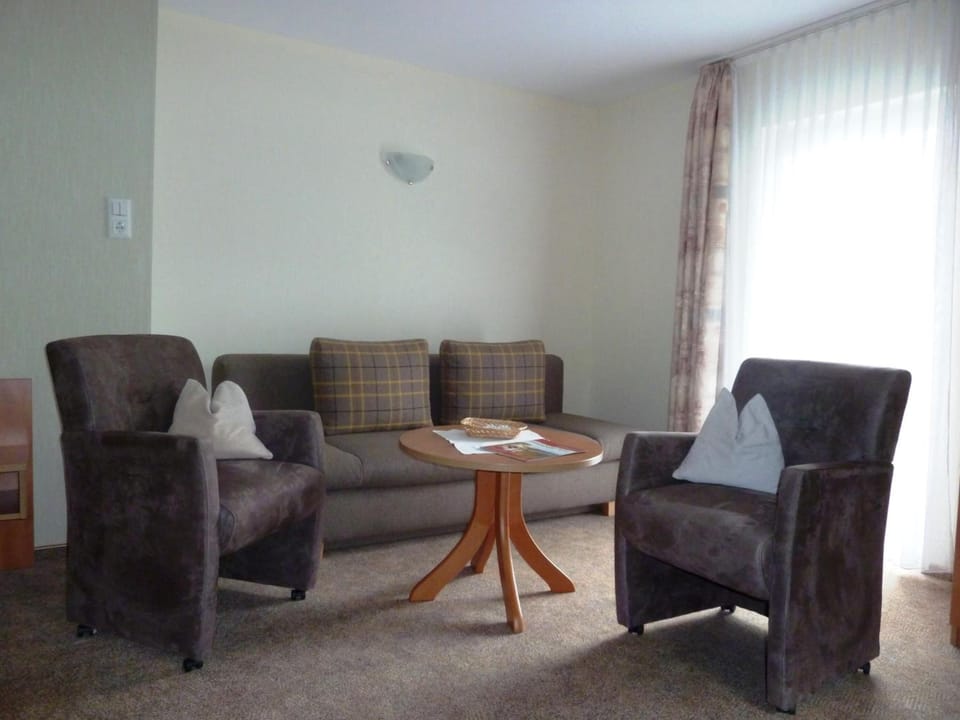 Standard Triple Room | Living room | Flat-screen TV
