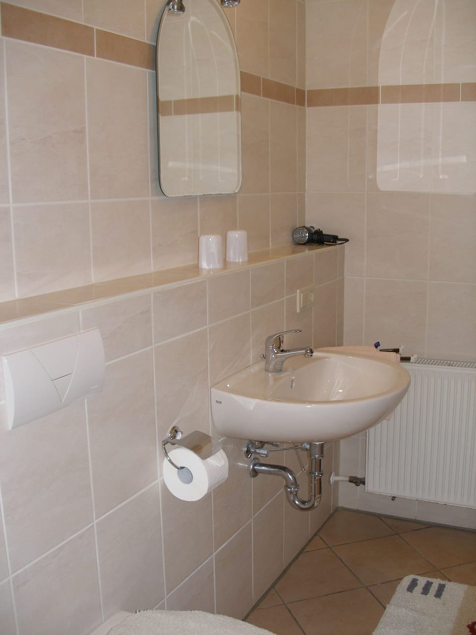 Standard Double Room | Bathroom | Shower, hair dryer, towels