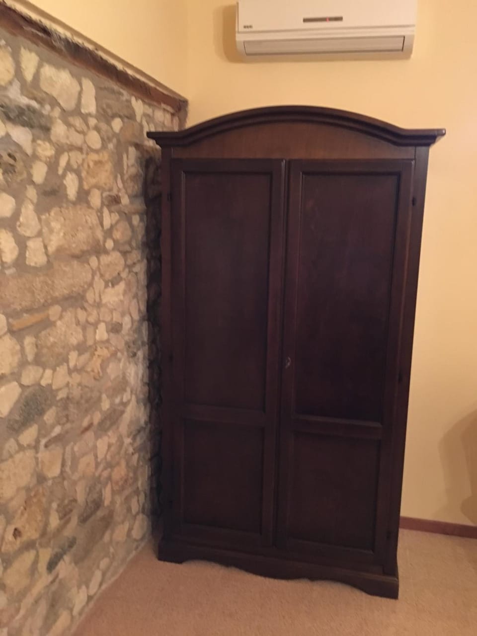 In-room safe, soundproofing, WiFi (free)