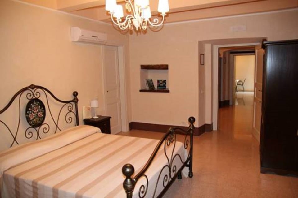 In-room safe, soundproofing, free WiFi