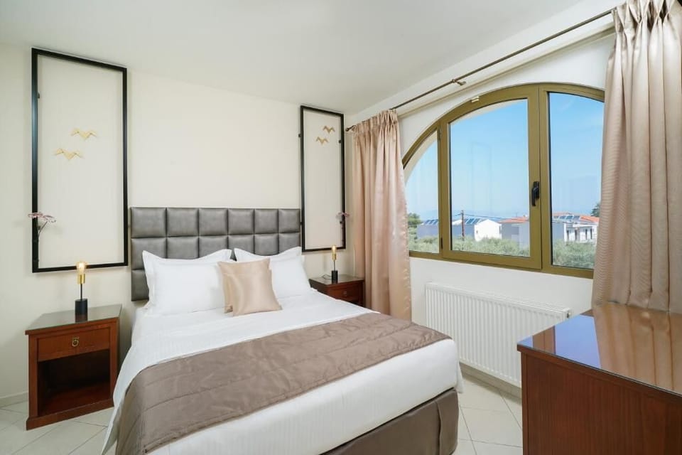 Superior Suite, 1 Bedroom | 1 bedroom, soundproofing, free WiFi