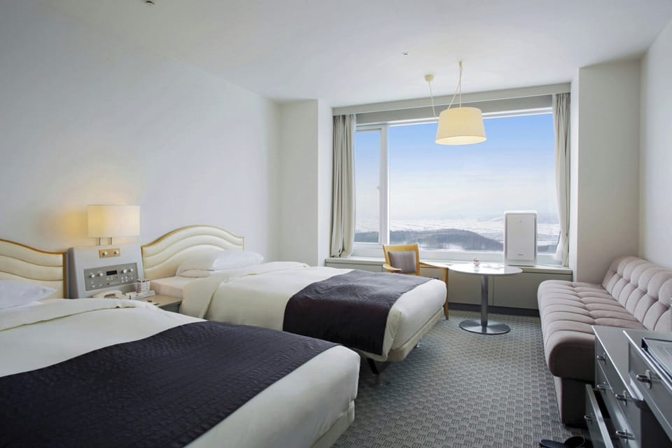 Premium bedding, down comforters, in-room safe, blackout drapes