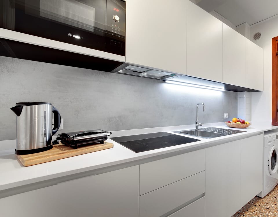 Suite, 1 Double Bed with Sofa bed | Private kitchen | Full-size fridge, stovetop, griddle, toaster oven