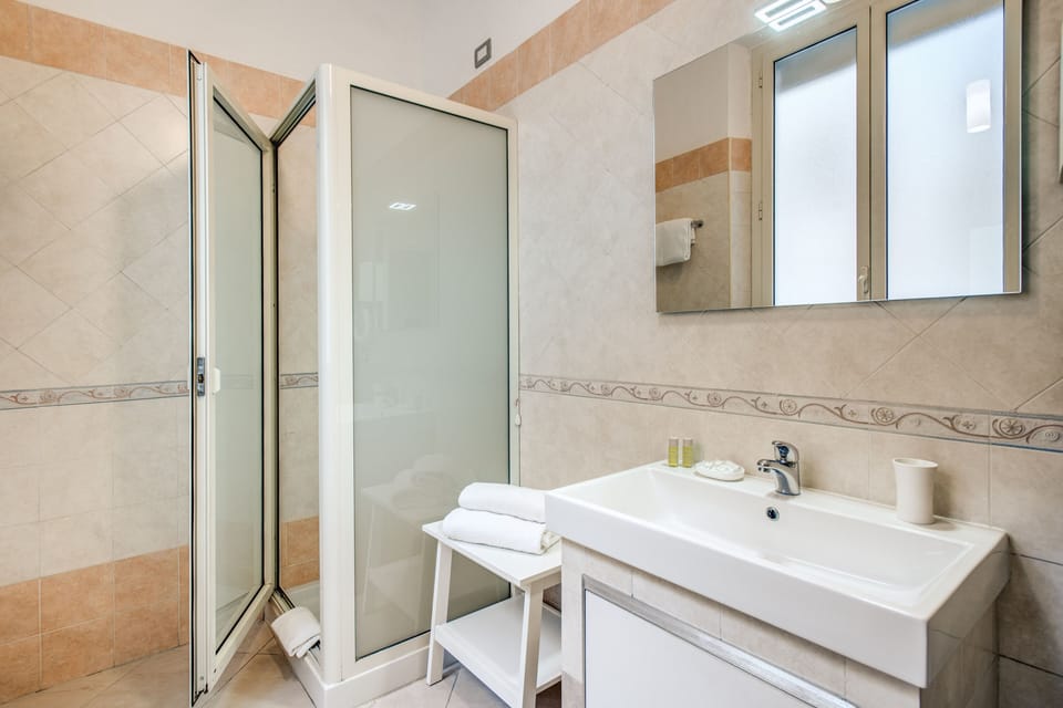 Triple Room | Bathroom | Shower, hair dryer, bidet, towels