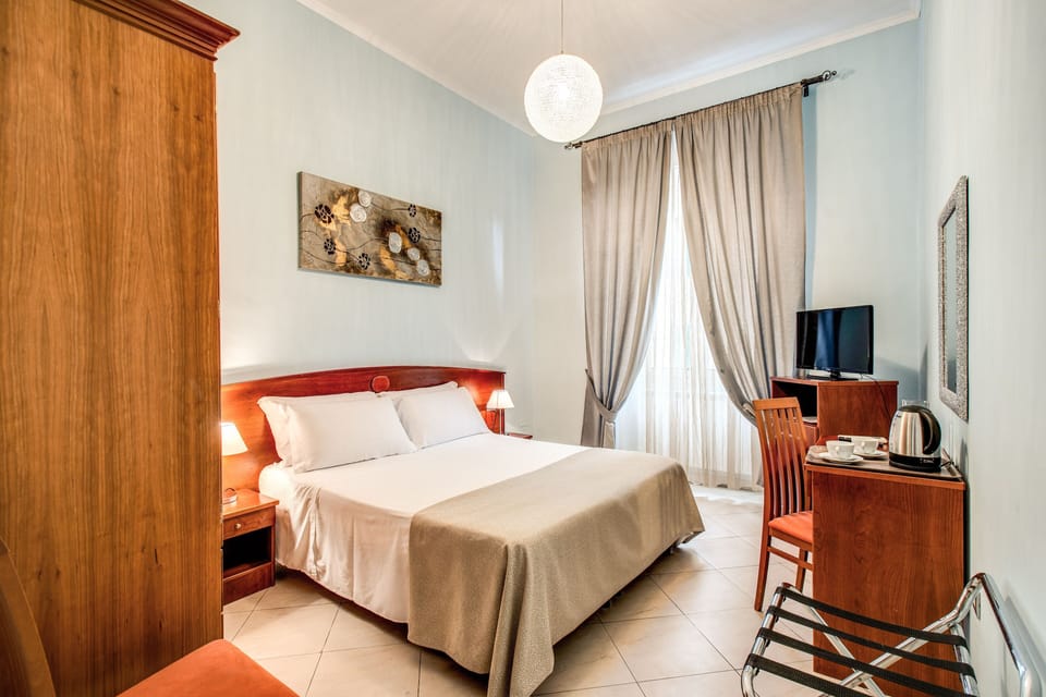 Double Room | Minibar (some free items), in-room safe, soundproofing, cribs (free)