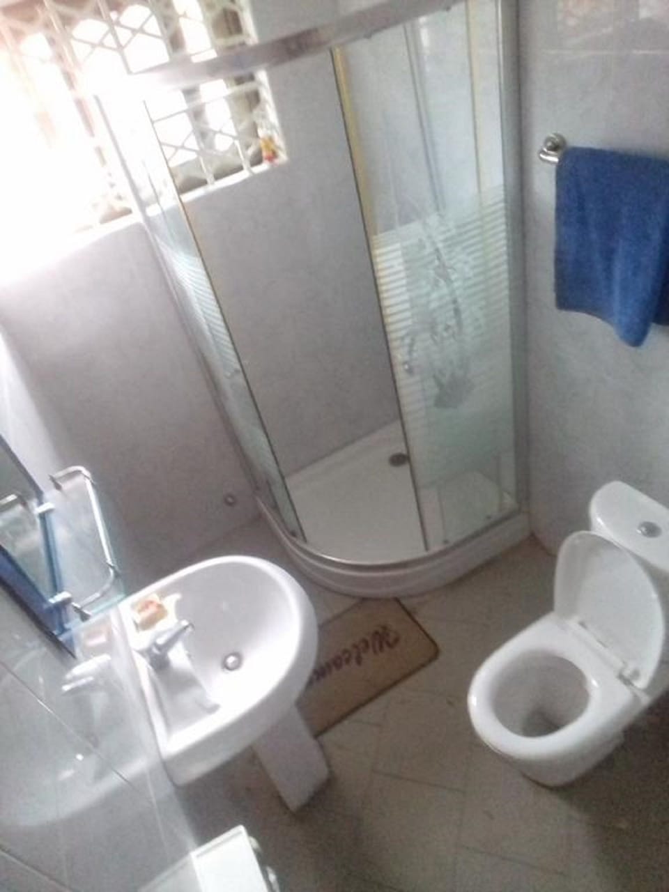Economy Double Room | Bathroom | Deep soaking tub, free toiletries