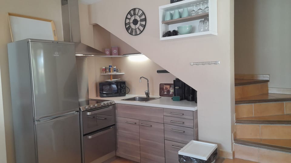 Family Duplex, Private Bathroom (Gîte en duplex Alpilles) | Private kitchen | Coffee/tea maker, electric kettle