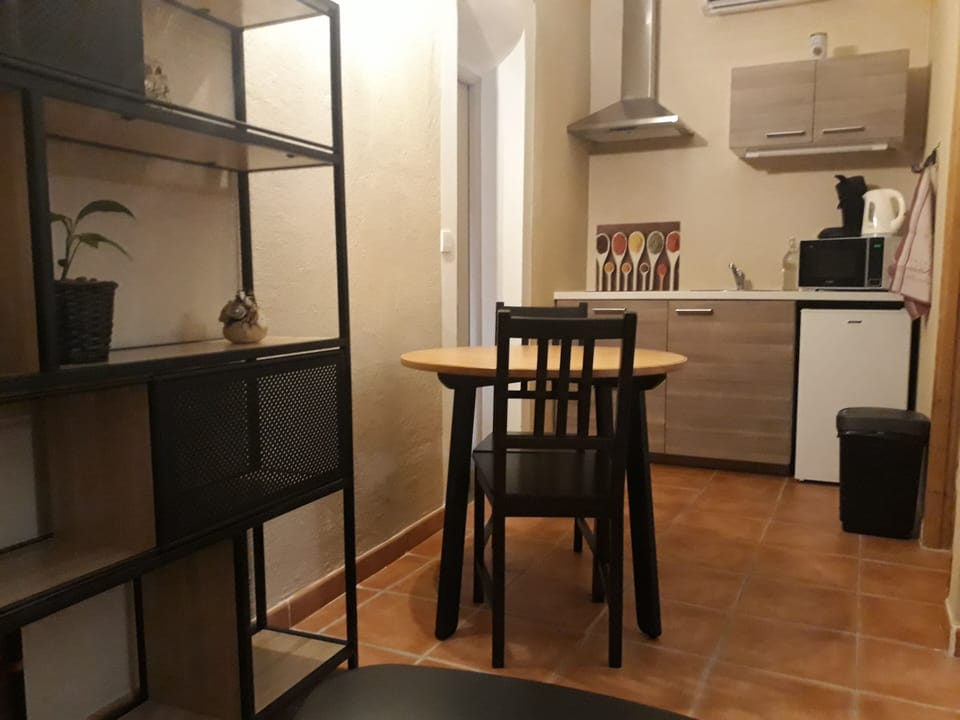 Traditional Studio, Private Bathroom, Pool View (Studio Camargue) | Private kitchen | Coffee/tea maker, electric kettle