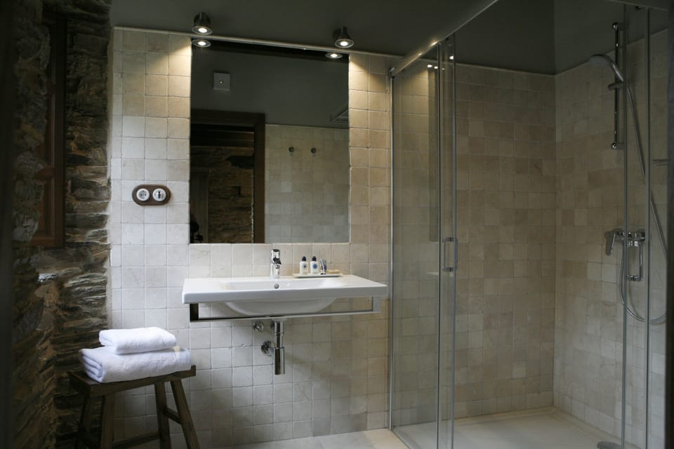 Double Room, Mountainside | Bathroom | Shower, free toiletries, hair dryer, towels