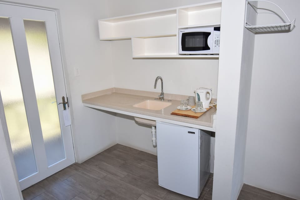 Superior Room, 1 King Bed, Non Smoking | In-room safe, desk, laptop workspace, soundproofing