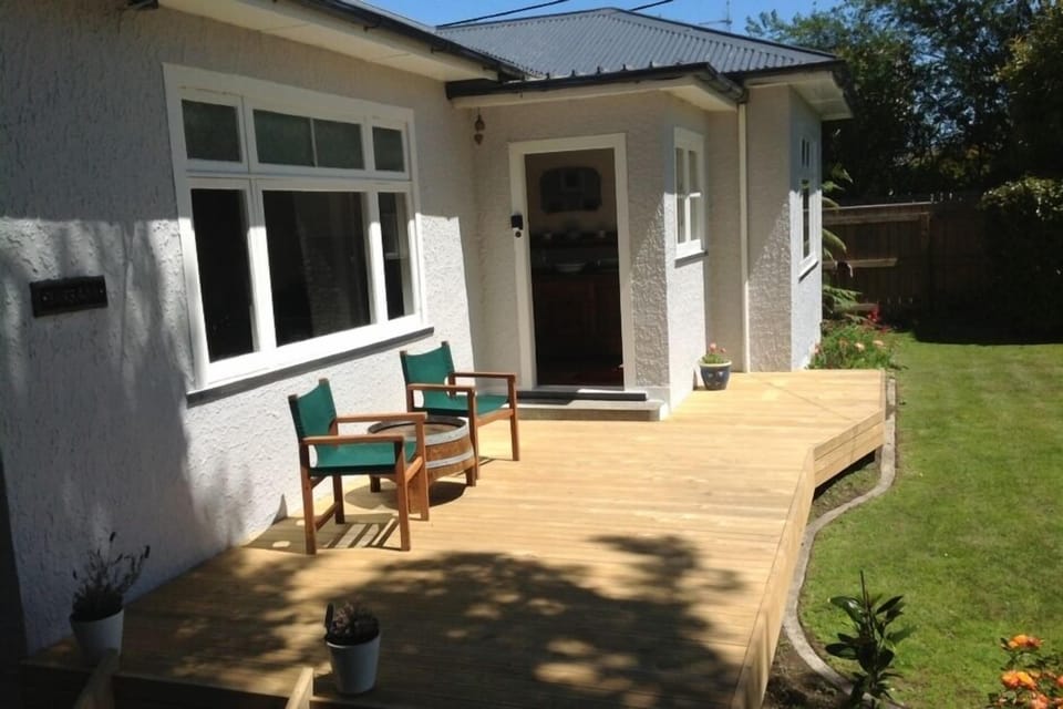 Front porch/Entrance way