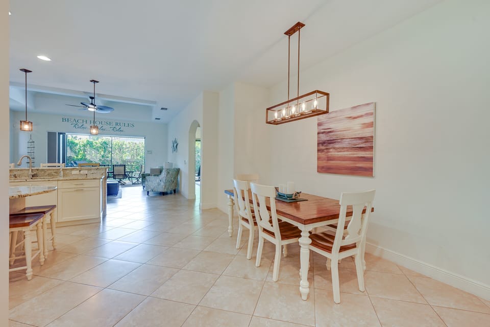 Dining Area | Dishes & Flatware Provided