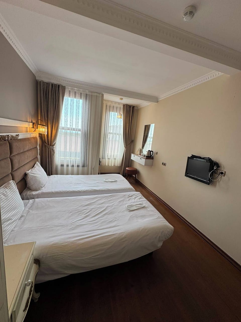 Standard Twin Room | 1 bedroom, minibar, in-room safe, desk