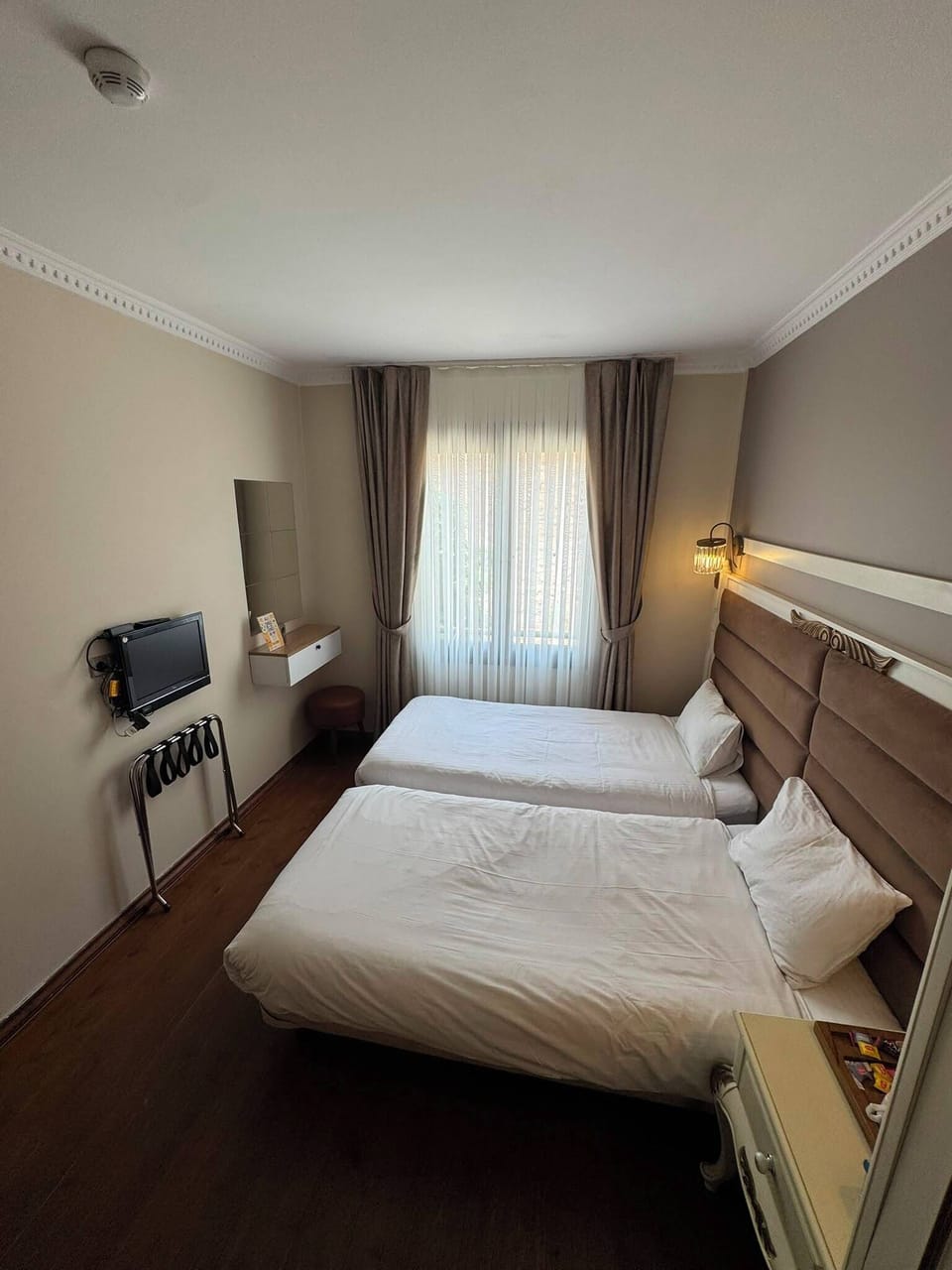 Standard Twin Room | 1 bedroom, minibar, in-room safe, desk