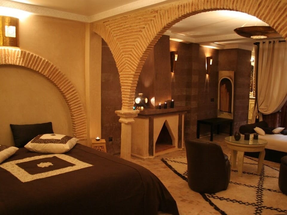 Family Suite, Private Bathroom | In-room safe, free cribs/infant beds, WiFi, bed sheets