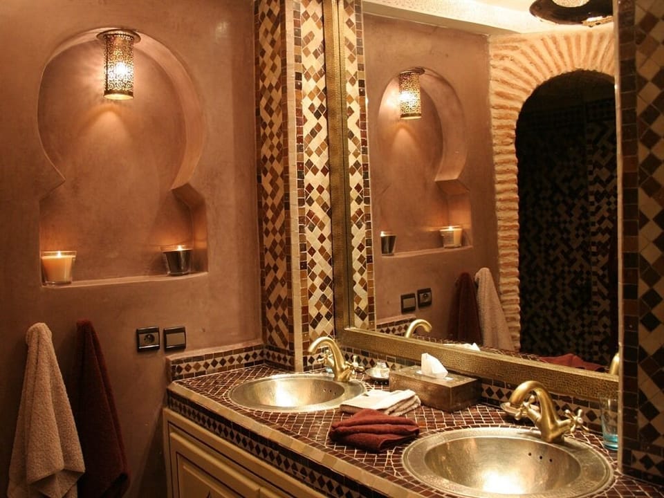 Family Suite, Private Bathroom | Bathroom | Bathrobes, towels