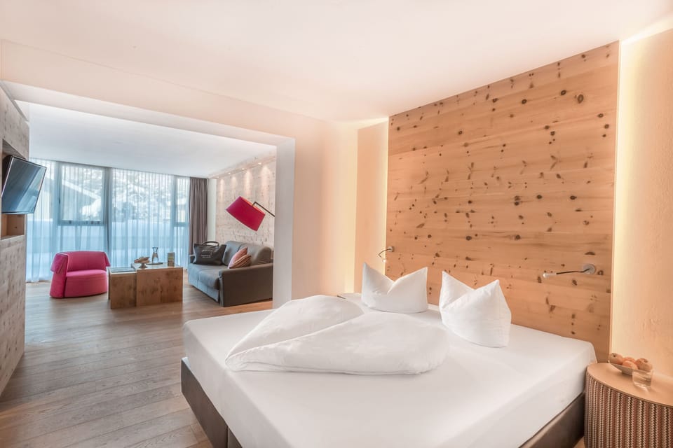 Deluxe Suite (Sonnberg) | Hypo-allergenic bedding, in-room safe, desk, blackout drapes