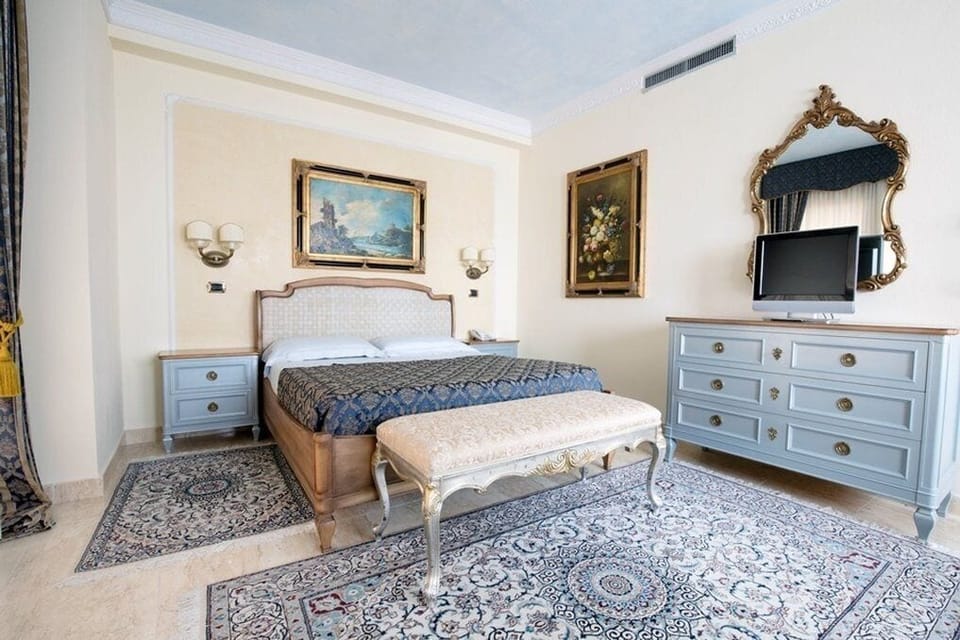 Suite | Minibar, in-room safe, desk, free WiFi