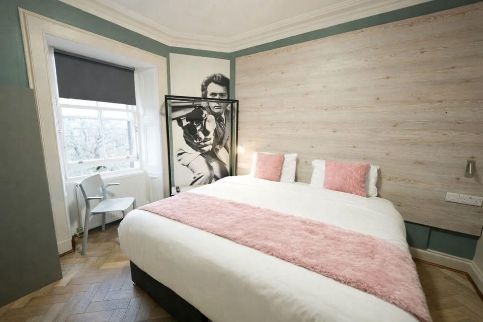 Private King / Twin Room 6 and 10 (Ensuite) | Blackout drapes, iron/ironing board, free WiFi, bed sheets