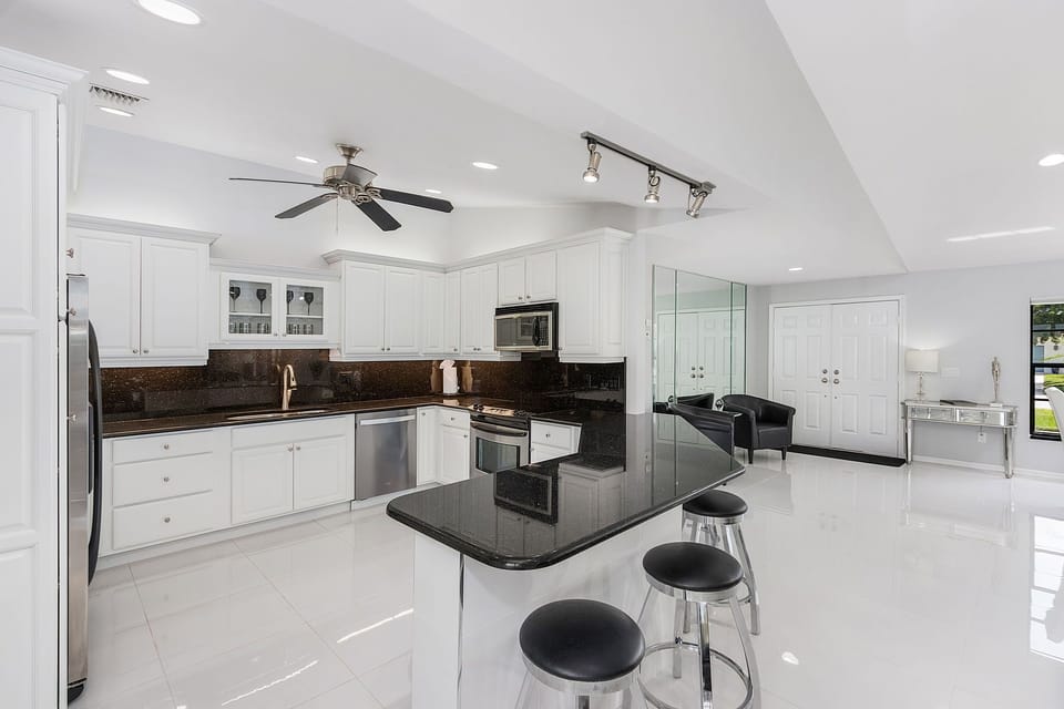 Fully equipped kitchen seats 6, open to the living area for easy entertaining