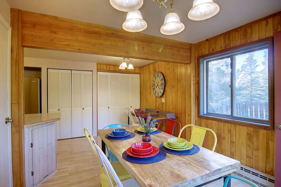 Fit all your friends and family around the table for a great meal in.