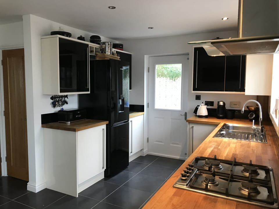 Fully equiped kitchen, washing machine, dishwasher and gas hob.