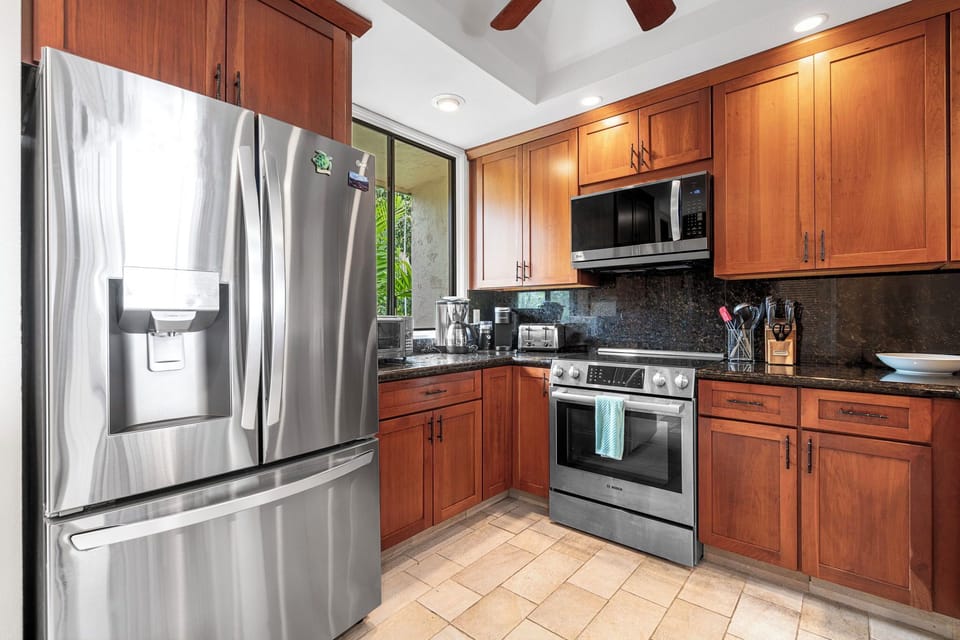 Fully Equipped Kitchen with Stainless Steel Appliances