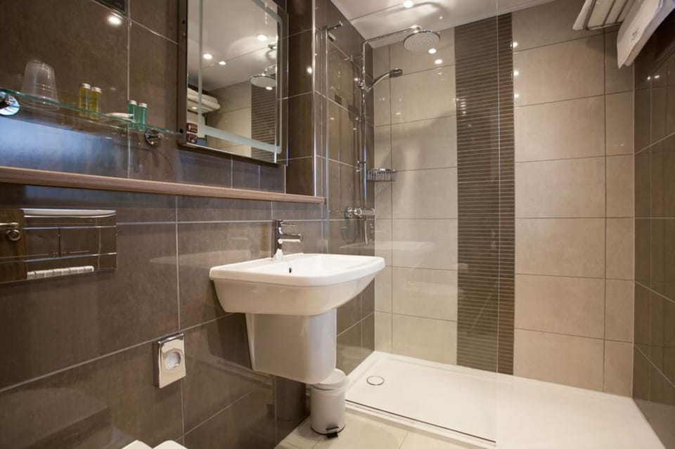 Free toiletries, towels