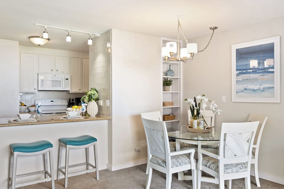 Kitchen counter bar stools perfect for quick breakfast