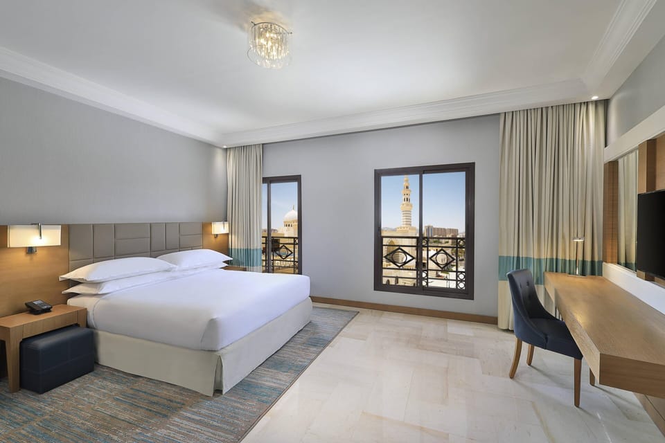 Deluxe Room, 1 King Bed, Smoking | Pillowtop beds, in-room safe, desk, iron/ironing board